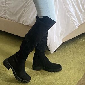 Unisa knee high boots.  Size 7 1/2